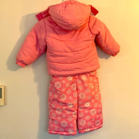 LIKE NEW Carters Snowsuit - Size 18M - Picture 2 of 8